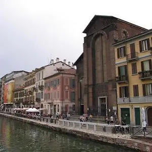 Appartamento With Wonderful Navigli District View, Milano